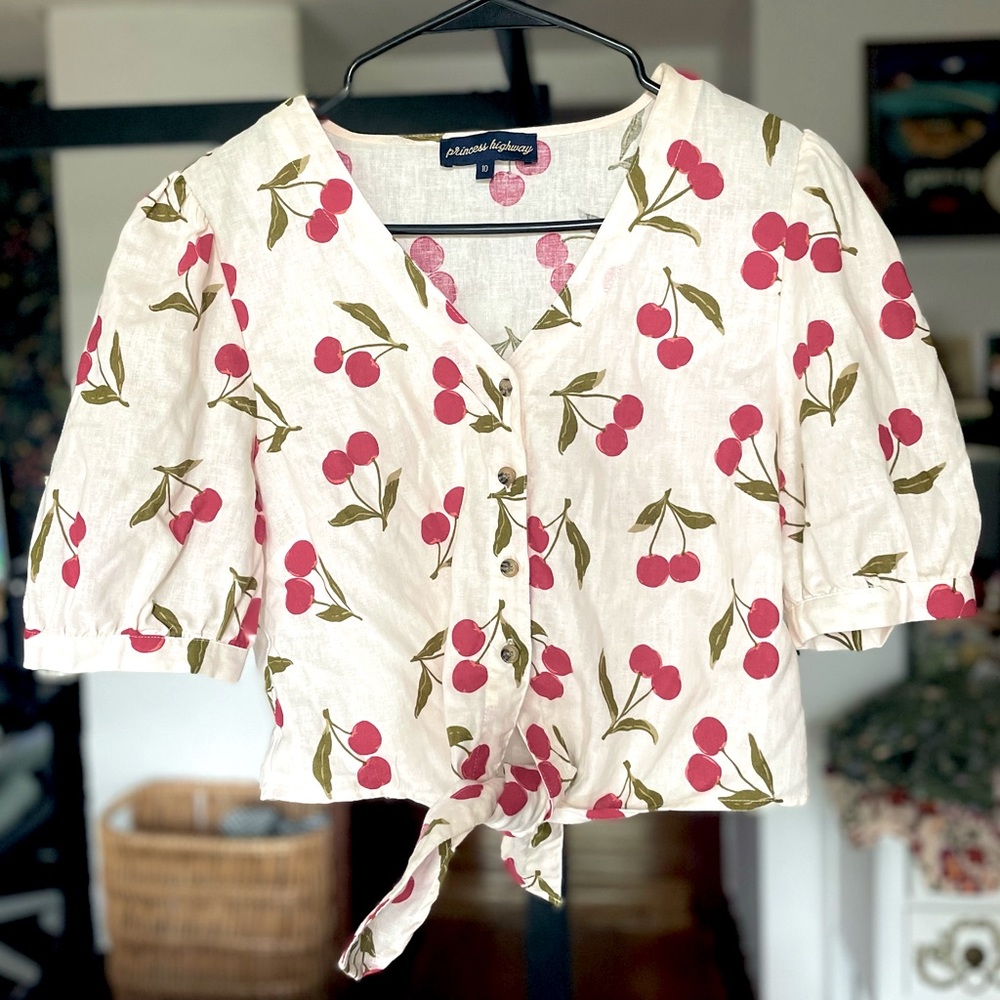🍒 Princess Highway Cheerful Cherries Tie Front Top 🍒 US 6 • AU 10 🍒
